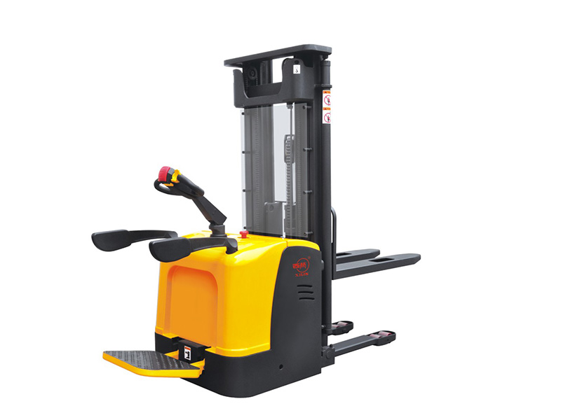 站駕式電動推垛車